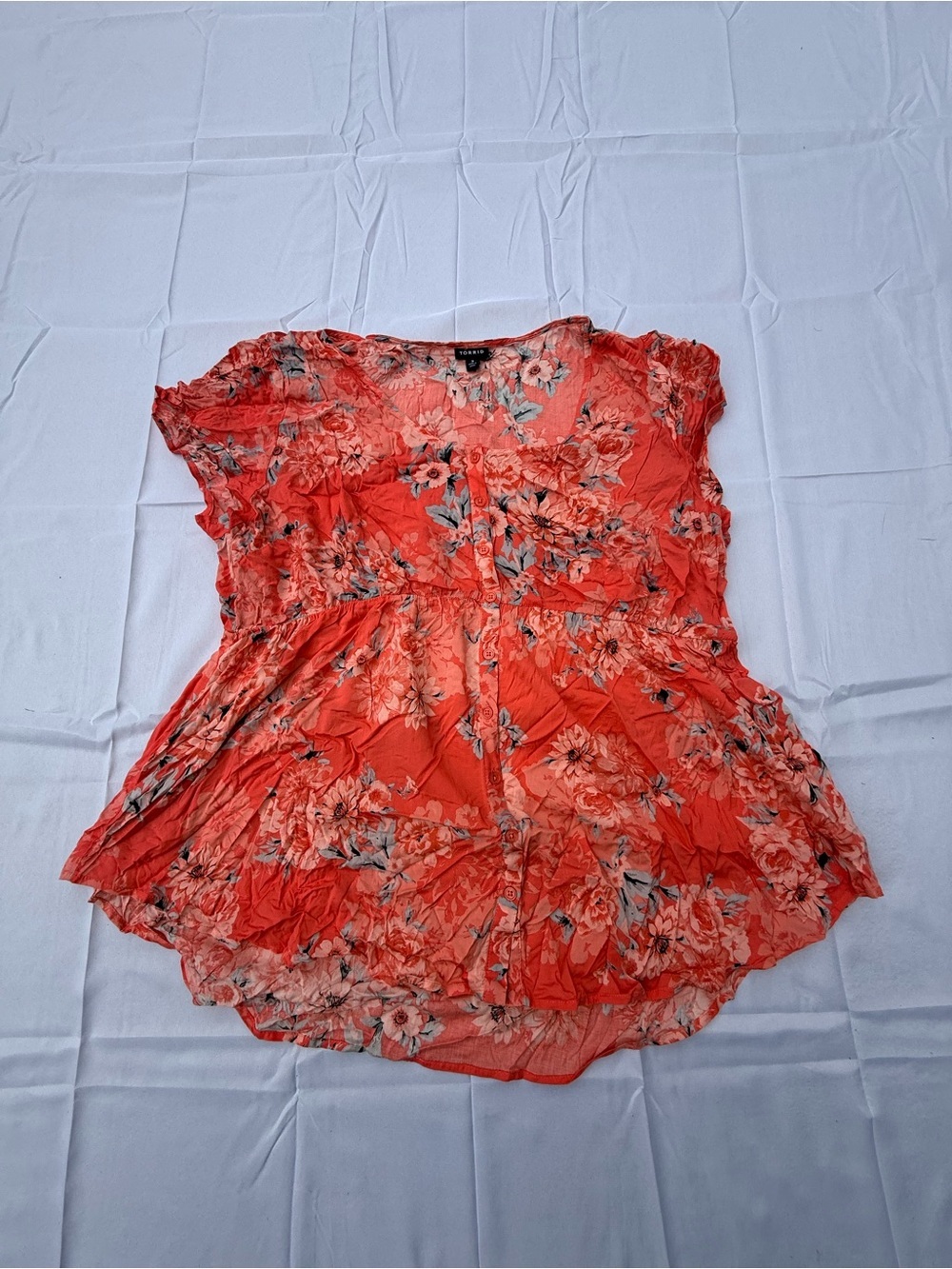 #43 torrid Coral Floral Button-Front Blouse size(3)